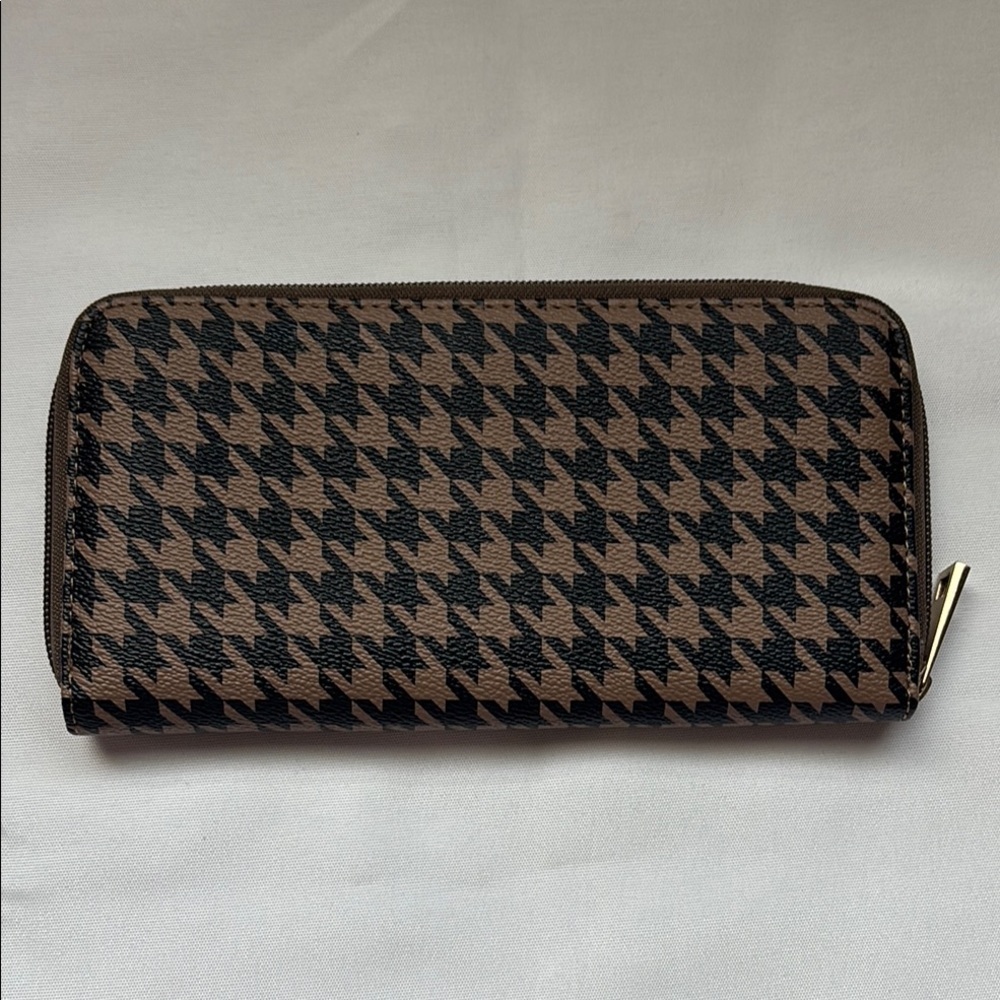 Houndstooth Zip-Around Wallet EUC